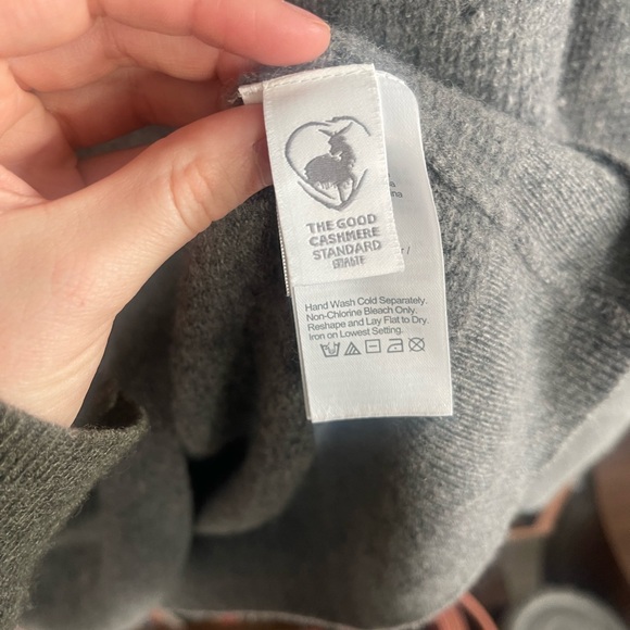 J. Crew 100% Cashmere Waffle Knit Hoodie Gray Size M | Good Cashmere Standard - Picture 7 of 8